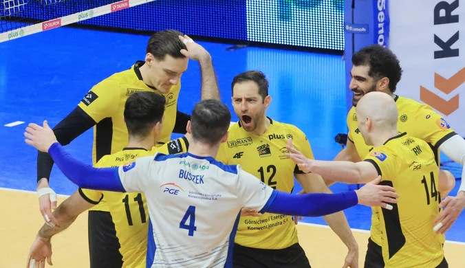 Posada trenera wisi na włosku. Siatkarze zareagowali, nerwy na koniec