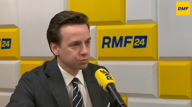 "On nastąpi, niezależnie, co, kto w Polsce sobie myśli" - powiedział w Porannej rozmowie w RMF FM poseł Konfederacji Krzysztof Bosak o tym, czy reset relacji Zachodu z Rosją, po ewentualnym zakończeniu konfliktu przez Donalda Trumpa, jest możliwy. Polityk i wicemarszałek Sejmu uważa, że zerwanie relacji z Rosją przez Zachód "to zwyczajna nieprawda". Bosak nie zgadza się z opinią, wyrażoną w czwartek w RMF FM przez posła PiS Jacka Sasina, że "jedyną szansą dla Polski jest koalicja PiS i Konfederacji". Polityk zarzucił też Rafałowi Trzaskowskiemu, że jest "niebezpiecznym człowiekiem" i "kameleonem politycznym".