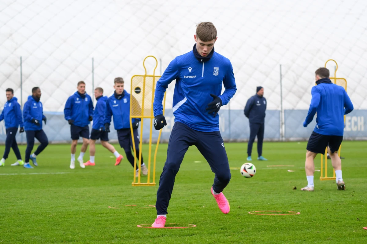 Ekstraklasowe drużyny kończą przygotowania do drugiej części sezonu. Za tydzień meczem GKS-u Katowice ze Stalą Mielec rozpocznie się u nas "piłkarska wiosna". Zgodnie z tradycją kluby nie szaleją podczas trwającego okienka transferowego, ale kilka interesujących transferów już mieliśmy.