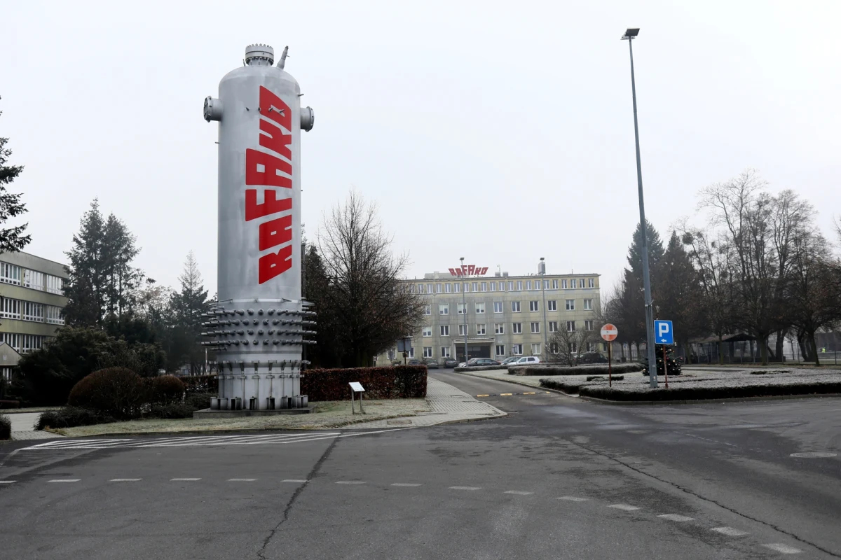 Syndyk Rafako przeprowadzi zwolnienia grupowe – 699 pracowników spółki - do 28 lutego 2025 roku. W czwartkowych raportach giełdowych poinformowano także o uprawomocnieniu się postanowienia o upadłości firmy. 