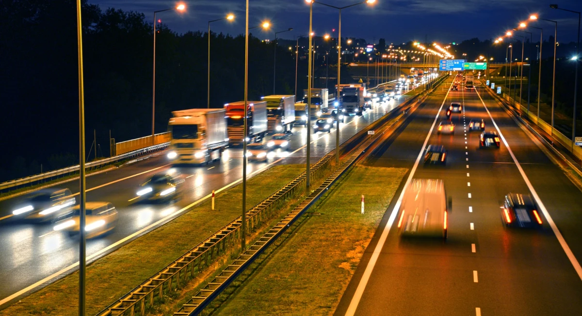 Rozpoczął się Generalny Pomiar Ruchu, obejmujący ponad dwa tysiące punktów pomiarowych w całej Polsce. Analiza natężenia ruchu na drogach krajowych jest prowadzona co 5 lat. Pomiary prowadzone będą w wyznaczonych dniach i przedziałach godzinowych przez cały rok. Wyniki poznamy w przyszłym roku.