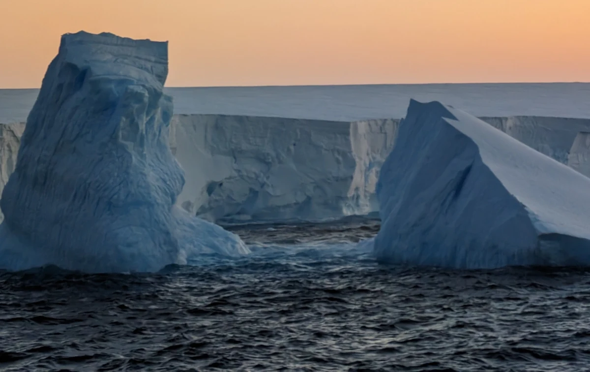 Największa na świecie góra lodowa zmierza w kierunku Georgii Południowej - brytyjskiej wyspy położonej na południowym Atlantyku. Co to może oznaczać?