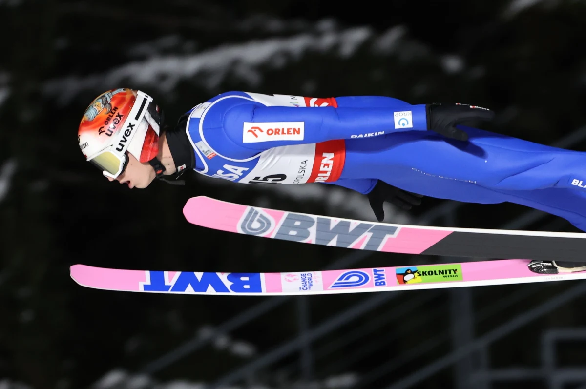 Norweg Johann Andre Forfang wygrał kwalifikacje do sobotniego konkursu Pucharu Świata w lotach narciarskich w niemieckim Oberstdorfie. Polacy w komplecie wywalczyli awans. Najlepszy z nich - Paweł Wąsek zajął 15. miejsce. 