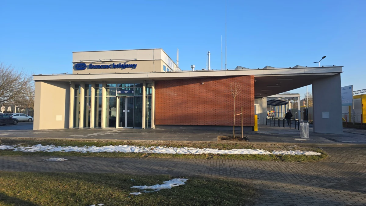 W Koluszkach (woj. łódzkie) otwarto nowy dworzec kolejowy. Inwestycja o wartości 12 mln zł ma na celu zaspokojenie rosnących potrzeb podróżnych.