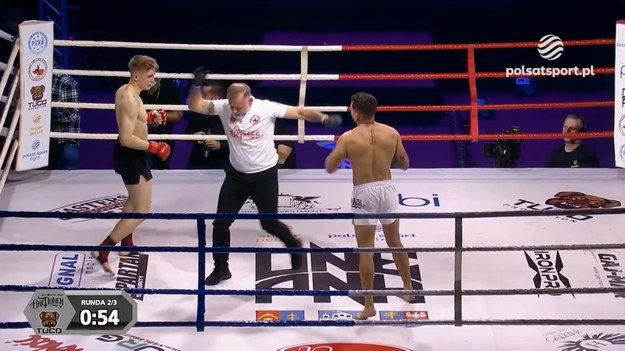 Muay thai: Adrian Gunia pokonał jednogłośną decyzją sędziów Gustavo Oliveirę na gali One Punch w Ostrowcu Świętokrzyskim.

