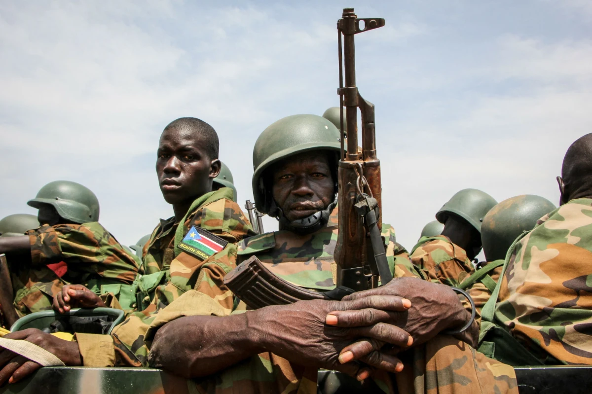 ​Ponad 600 osób, w tym 50 członków zorganizowanych sił zbrojnych, uciekło w środę z aresztu wojskowego w Sudanie Południowym. Zatrzymani wykorzystali panujący od kilku dni w regionie chaos i zaangażowanie policji w tłumieniu demonstracji.