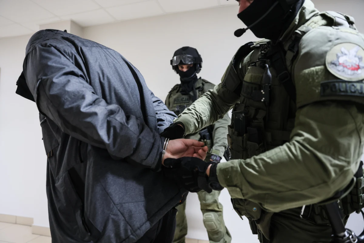 Krystian K. od 2020 r. poszukiwany był przez lubelską policję. Polak figurował wśród najbardziej poszukiwanych zbiegów w Europie. Wpadł w Etten–Leur w południowej Holandii, dzięki bezpośredniemu zgłoszeniu za pośrednictwem strony internetowej EU Most Wanted.