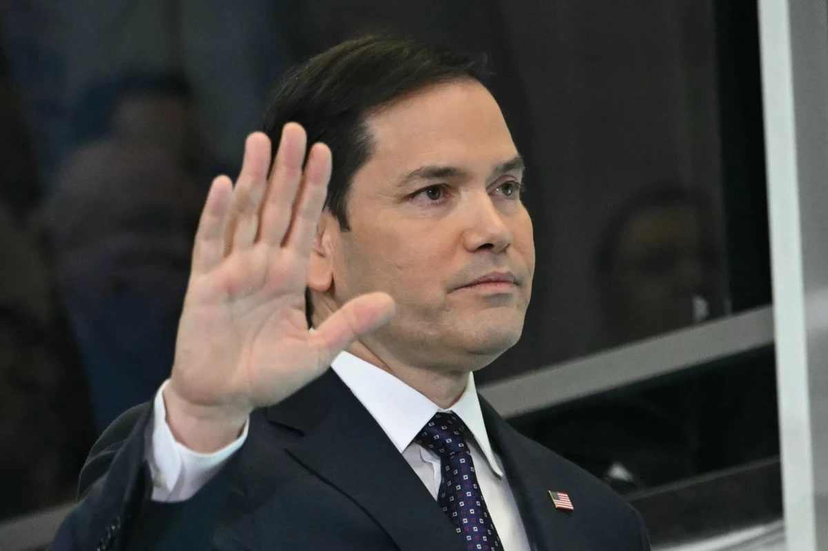 Marco Rubio, sekretarz stanu USA, ogłosił zamrożenie niemal wszystkich programów pomocy zagranicznej na co najmniej 90 dni. Oznacza to wstrzymanie wszelkiej pomocy dla Ukrainy, zarówno wojskowej, jak i humanitarnej. Wyjątkiem mają być jedynie programy wsparcia wojskowego dla Izraela i Egiptu. "Wygląda na to, że wycofamy się z amerykańskich zobowiązań wobec naszych partnerów na całym świecie" - alarmują demokraci.