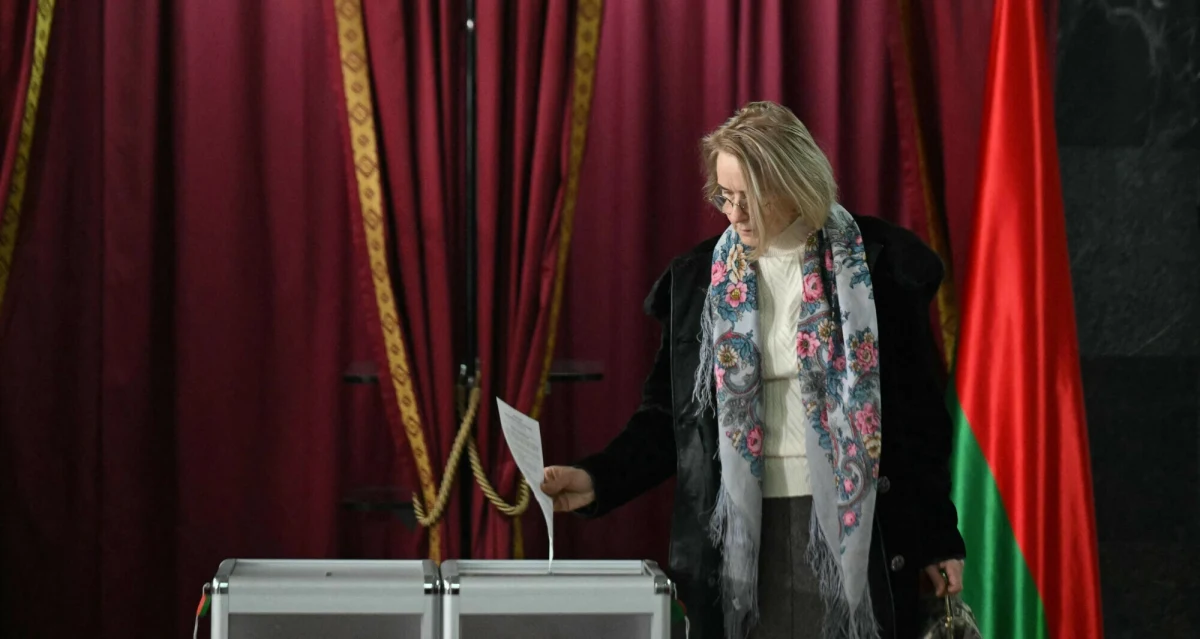 Trwa główny dzień zorganizowanego przez białoruski reżim głosowania w wyborach prezydenckich. Choć do walki o najwyższy urząd w państwie formalnie stanęło pięcioro kandydatów, to nikt nie ma wątpliwości, że po raz siódmy zwycięzcą ogłosi się Alaksandr Łukaszenka. Białoruska opozycja i kraje Zachodu zapowiedziały już, że nie uznają ogłoszonych przez Mińsk wyników.