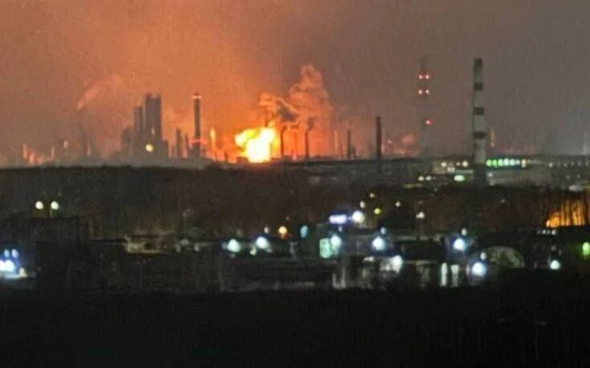 Rafineria ropy naftowej w rosyjskim Riazaniu nie ma szczęścia. Jeden z kluczowych dla kremlowskiej gospodarki zakładów raz za razem jest nękany przez ukraińskie drony. Najnowsza odsłona tego starcia miała miejsce w nocy z soboty na niedzielę.