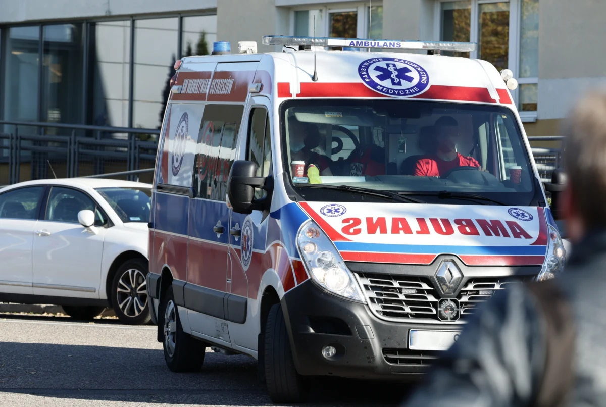 Ministerstwo Spraw Wewnętrznych i Administracji oraz Ministerstwo Zdrowia zadeklarowały, że w najbliższym czasie zostanie przedstawiony plan działań wspierających bezpieczeństwo ratowników. To odpowiedź na apel Ogólnopolskiego Związku Zawodowego Ratowników po tragicznym wydarzeniu, do którego doszło w mazowieckich Siedlcach. Pijany 59-latek zaatakował nożem ratowników udzielających mu pomocy. Jeden z nich zmarł w szpitalu, a drugi jest ranny.