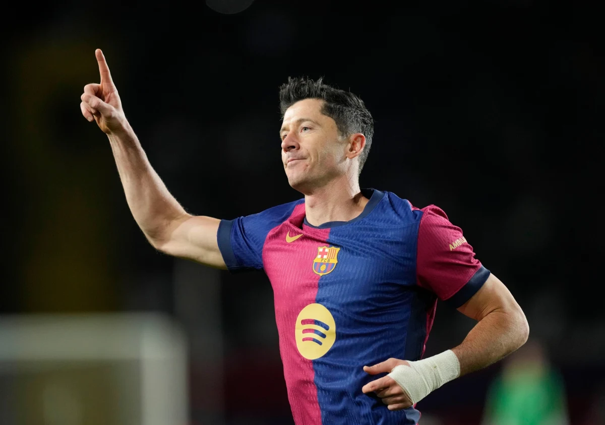 7:1 – takim wynikiem zakończył się niedzielny mecz w lidze hiszpańskiej pomiędzy FC Barceloną a Valencią. Wysokim triumfem cieszyła się drużyna ze stolicy Katalonii, z Robertem Lewandowskim i Wojciechem Szczęsnym w składzie. Lewandowski, grający od 60. minuty, zdobył 17. gola w tym sezonie La Liga.