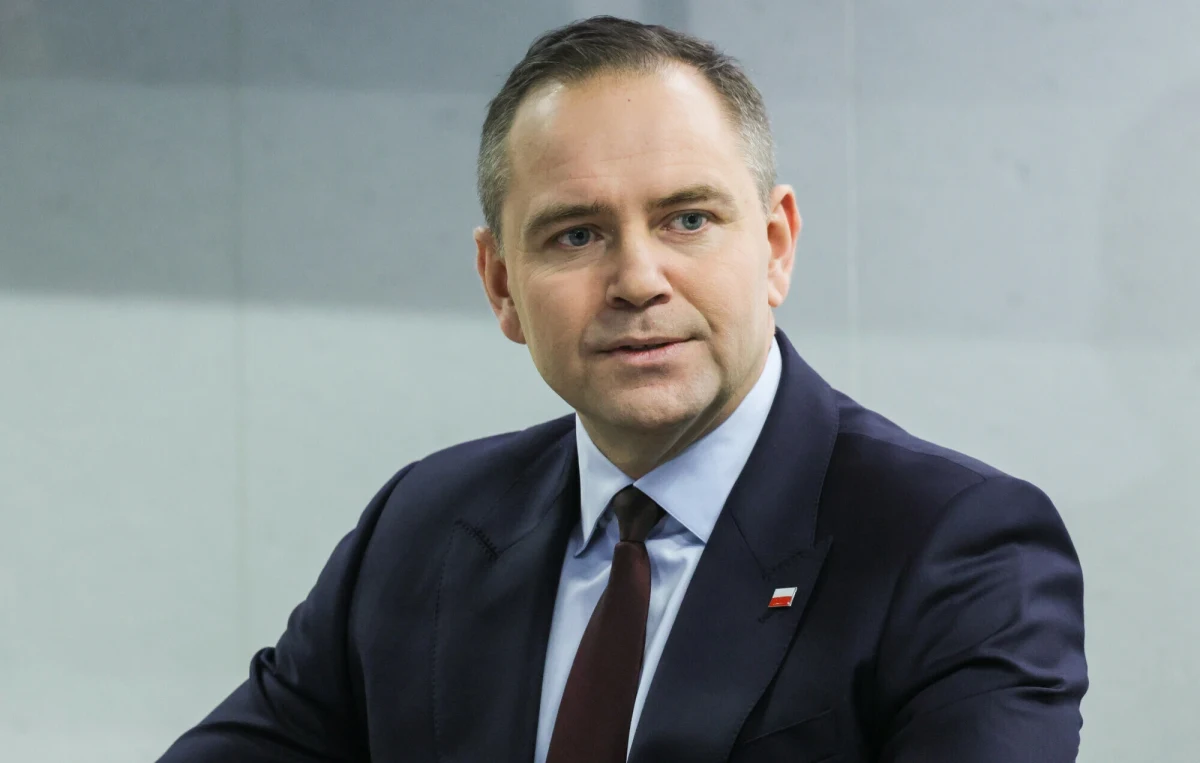 Karol Nawrocki wygrywa z Rafałem Trzaskowskim w drugiej turze wyborów prezydenckich - wynika z sondażu Ogólnopolskiej Grupy Badawczej. Trzeba jednak zaznaczyć, że przewaga popieranego przez PiS kandydata jest minimalna.