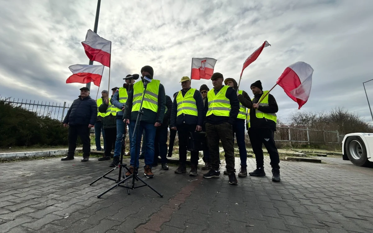 Polscy rolnicy pojawili się na największych przejściach granicznych z Niemcami. W południe w Kołbaskowie, Świecku, Gubinie, Jędrzychowicach i Olszynie rozpoczęły się pikiety. Powodem jest strach przed pryszczycą, zakaźną chorobą zwierząt gospodarskich.
