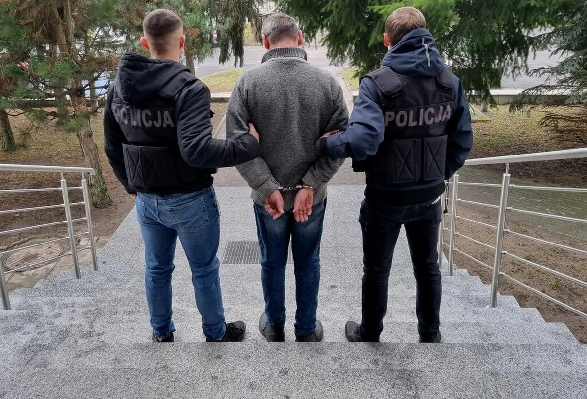 Półtora miesiąca mieszkał ze zwłokami kolegi pod jednym dachem. Bydgoscy policjanci zatrzymali 57-latka, który wcześniej śmiertelnie pobił ofiarę i nie udzielił jej pomocy.