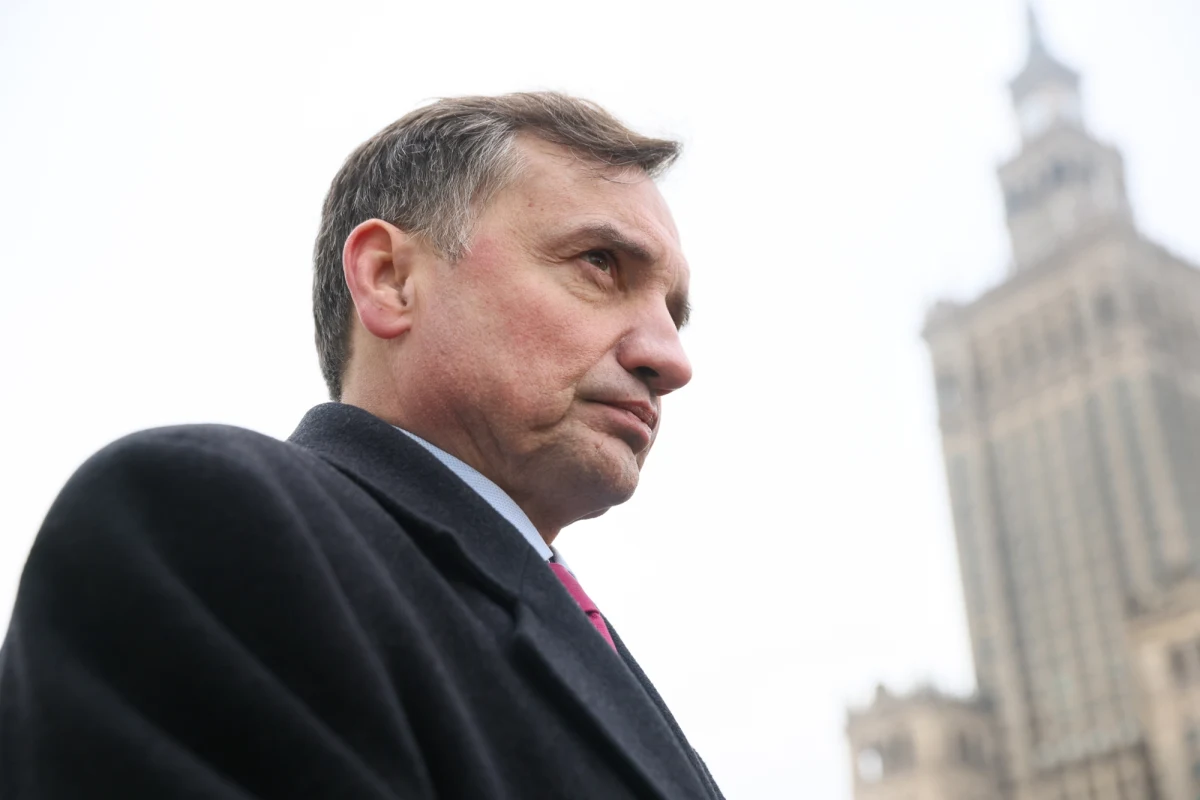 Zbigniew Ziobro zostanie przymusowo doprowadzony na posiedzenie sejmowej komisji śledczej ds. Pegasusa. Na zatrzymanie byłego ministra sprawiedliwości zgodził się Sąd Okręgowy w Warszawie.