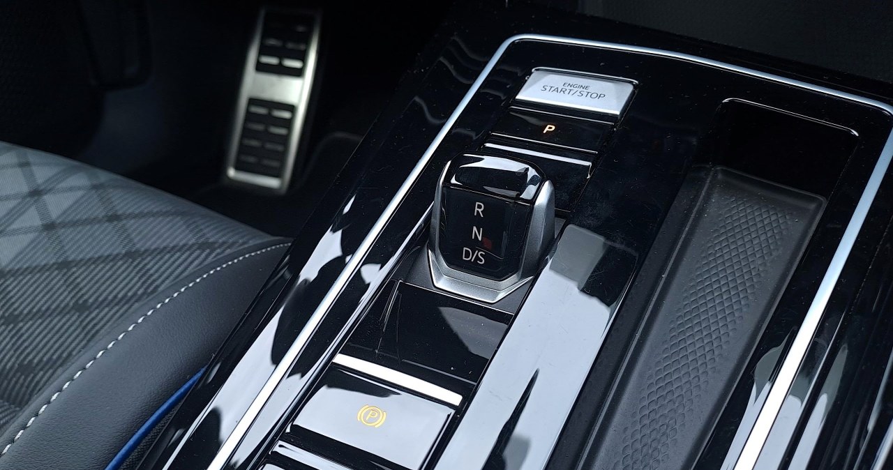 Olej w skrzyni biegów. Jak często go wymieniać i ile to kosztuje?