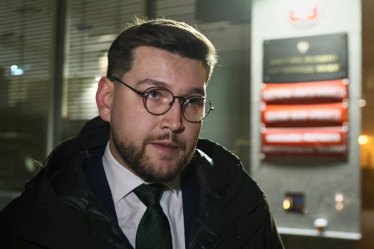 Państwowa Komisja Wyborcza odroczyła udzielenie ministrowi finansów wyjaśnień, dotyczących "niejasnej" jego zdaniem uchwały ws. wypłaty kilkudziesięciu milionów złotych dla Prawa i Sprawiedliwości. Mimo przedstawienia trzech projektów wyjaśnień dla ministra komisja nie zdołała dziś dojść w tej sprawie do porozumienia. 