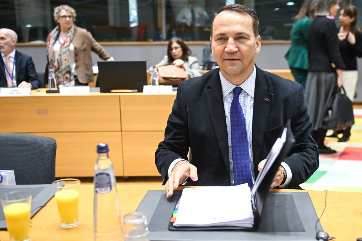 W Brukseli zapadła decyzja o przedłużeniu unijnych sankcji wobec Rosji, co stało się możliwe dzięki temu, ze Węgry wycofały swoje weto. Zdaniem szefa polskiej dyplomacji Radosława Sikorskiego, istotną rolę w negocjacjach z Budapesztem mógł odegrać Donald Trump.