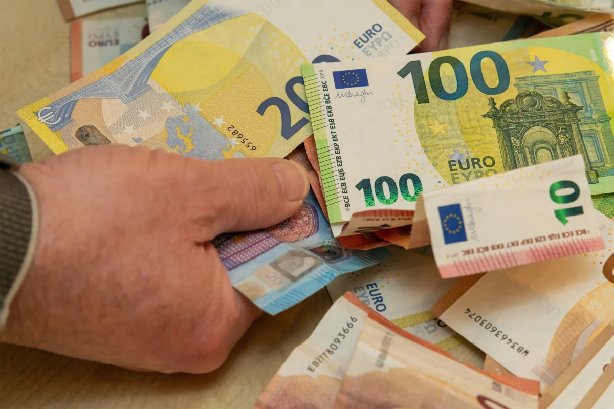 Policja tymczasowo aresztowała obywatela Włoch, który jest podejrzany o pranie brudnych pieniędzy i kierowanie zorganizowaną grupą przestępczą. Według prokuratury do Polski przetransferowano ponad 35 mln euro i "przepuszczono" przez założone "firmy krzaki". 