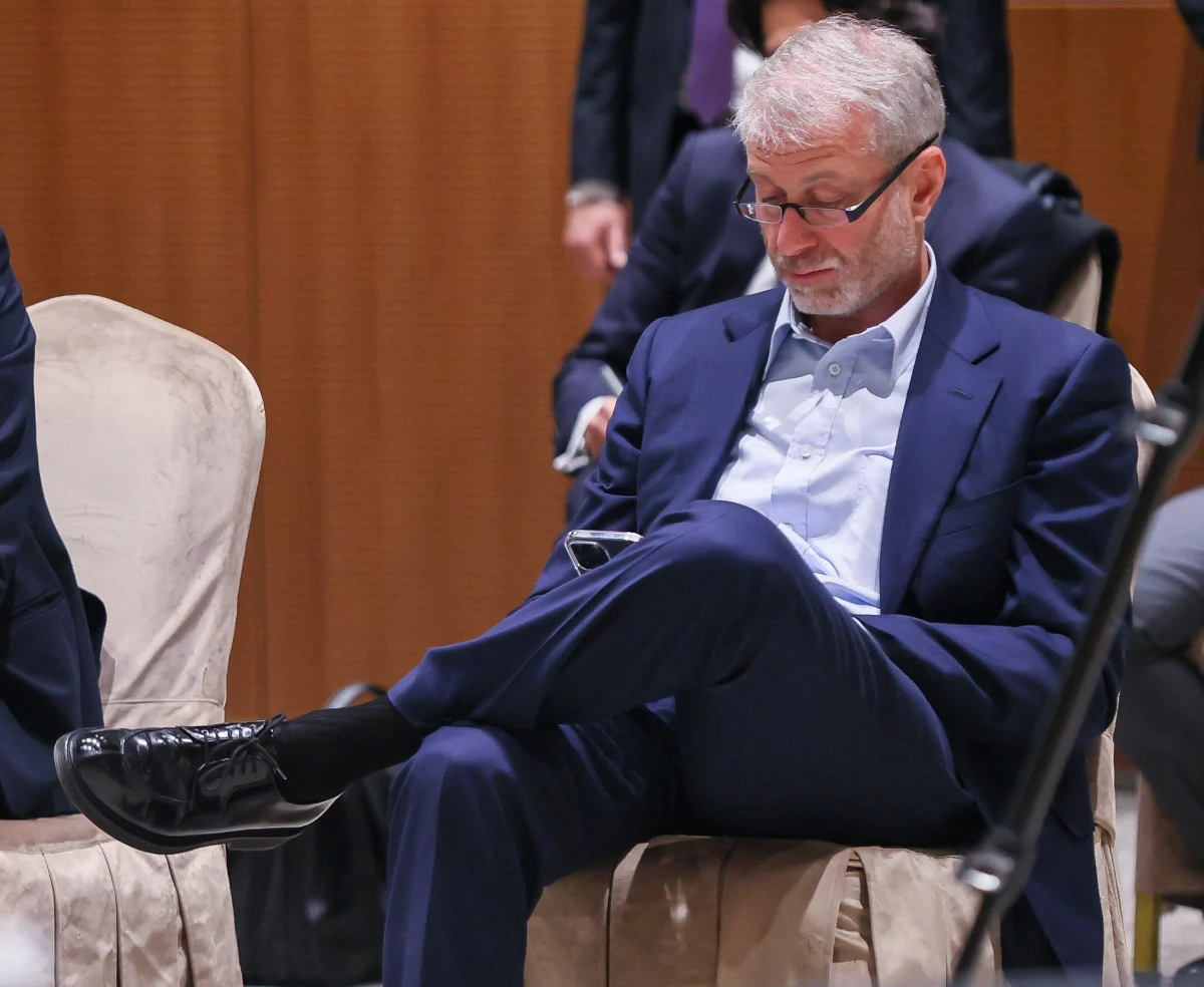 Rosyjski oligarcha i były właściciel londyńskiego klubu piłkarskiego Chelsea, Roman Abramowicz, znowu w tarapatach. Nie płacił podatku VAT i to na olbrzymią skalę. Fakty te ustaliło wspólne dochodzenie brytyjskiego dziennika "The Guardian" i BBC.