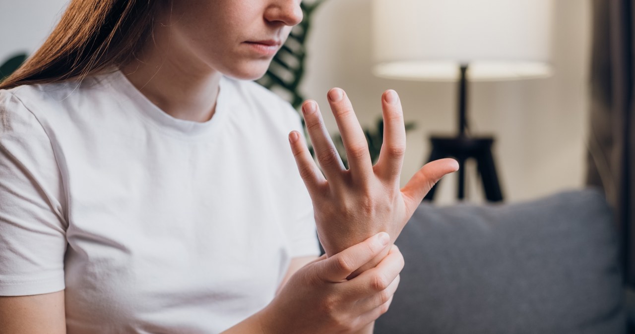 Podstępnie odbiera sprawność. Czym jest "choroba tysiąca twarzy"?