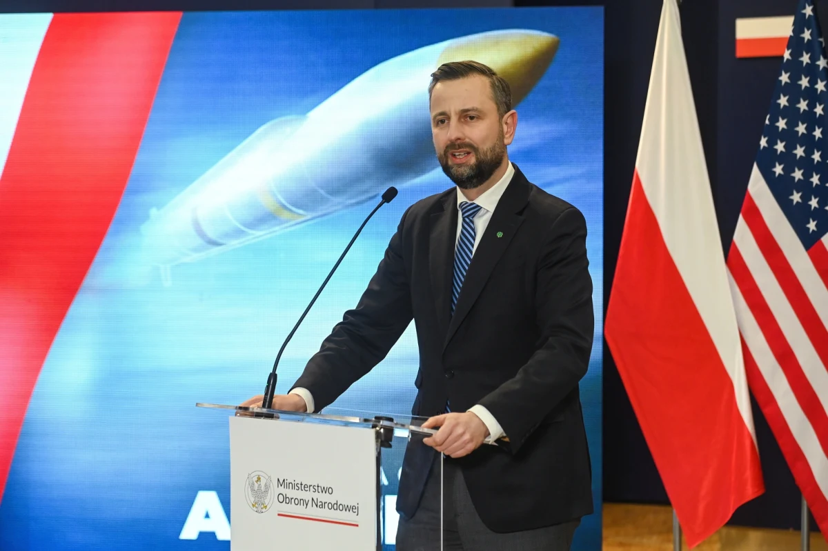 Amerykańskie pociski AGM-88G AARGM-ER służą do niszczenia wrogich radarów z odległości ponad 200 km. Umowę na ich dostawę dla polskiego lotnictwa podpisano we wtorek w MON. Szef resortu Władysław Kosiniak-Kamysz twierdzi, że pociski te "pozwolą na pełne wykorzystanie potencjału polskich pilotów i samolotów F-35". Kontrakt ma wartość 745 mln dolarów.