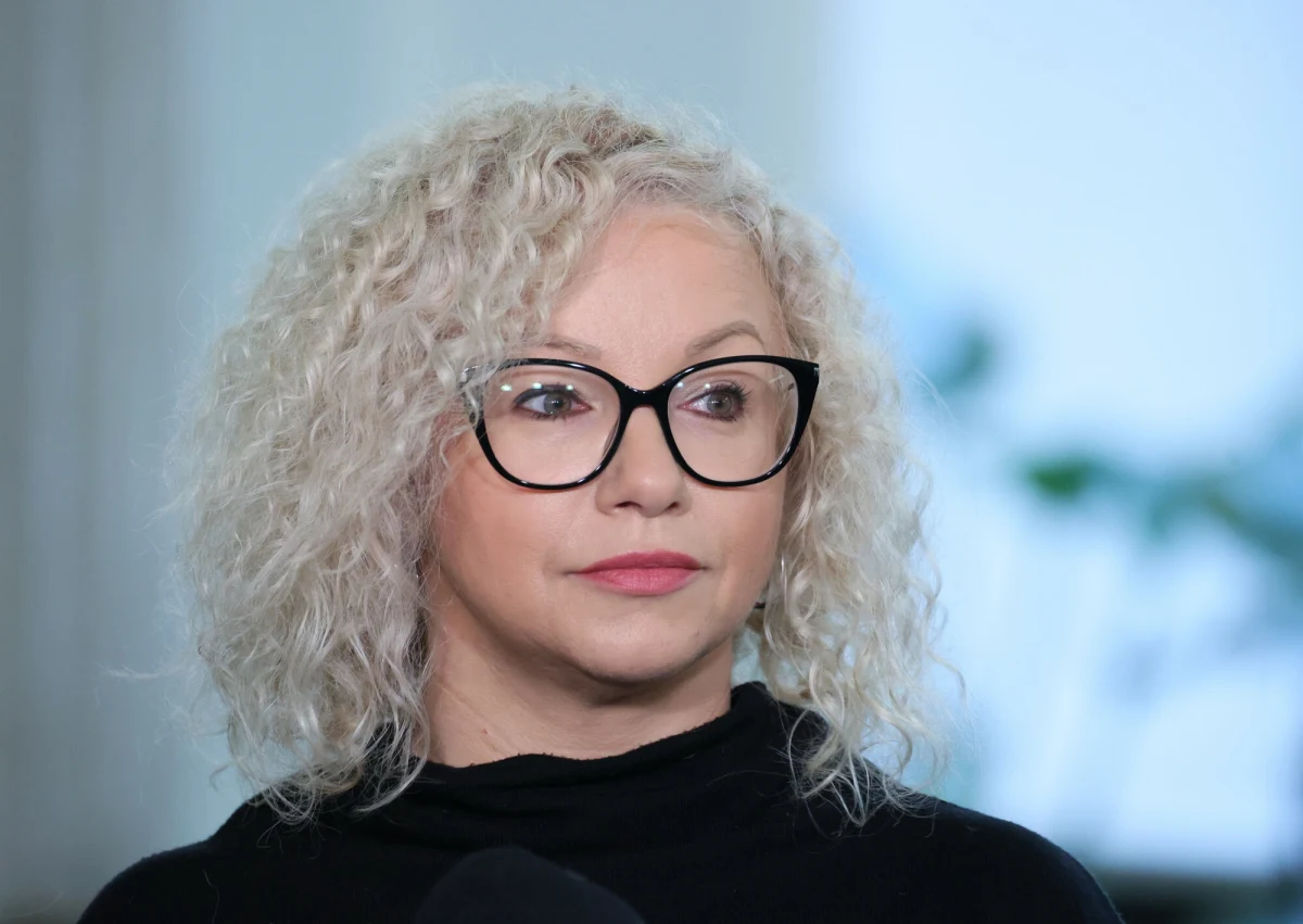 Prawo i Sprawiedliwość złożyło wniosek o wotum nieufności dla minister ds. równości Katarzyny Kotuli. Powodem ma być przygotowywany projekt ustawy o uzgadnianiu płci. "To jakaś awantura, którą próbuje wywołać PiS. Składają wniosek za ustawę, której nie ma" - oceniła Kotula. 