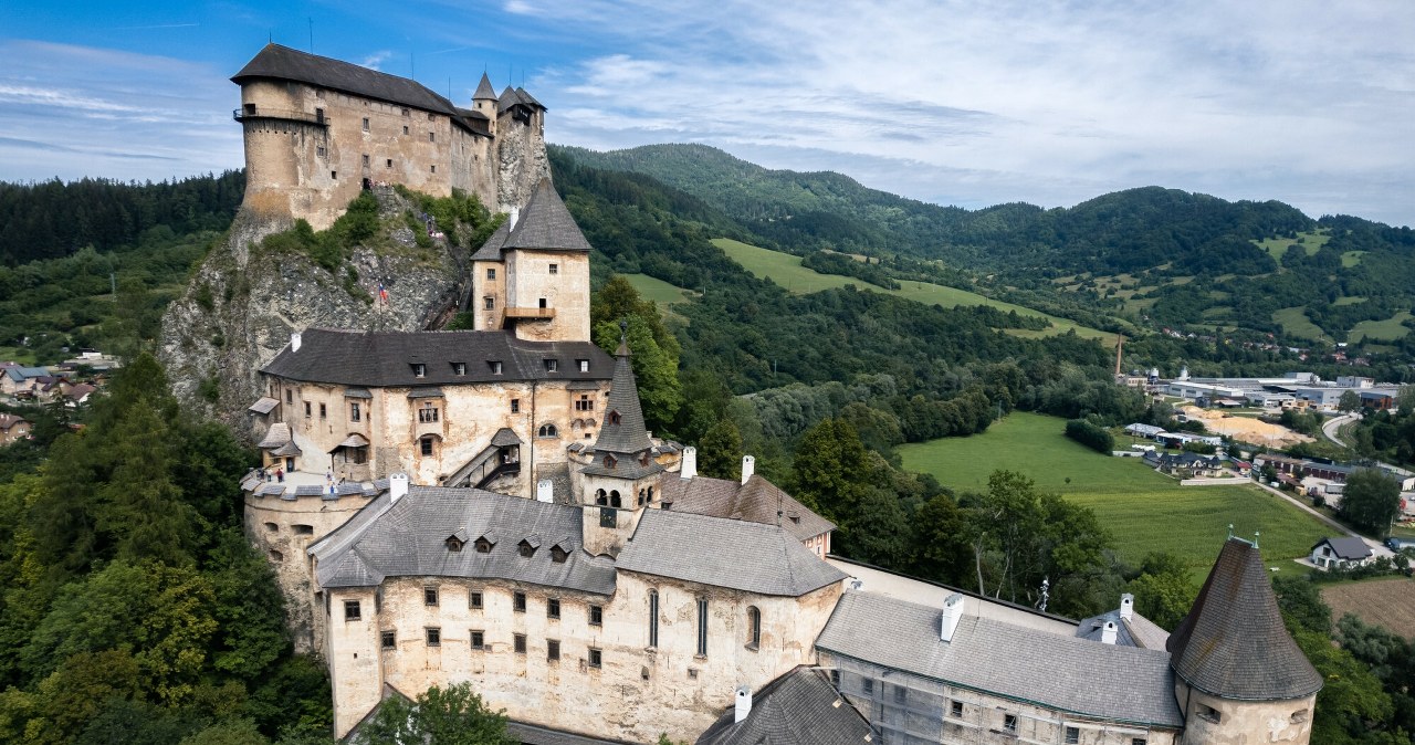 To jeden z najbardziej niezwykłych zamków na świecie. Rzut beretem od polskiej granicy