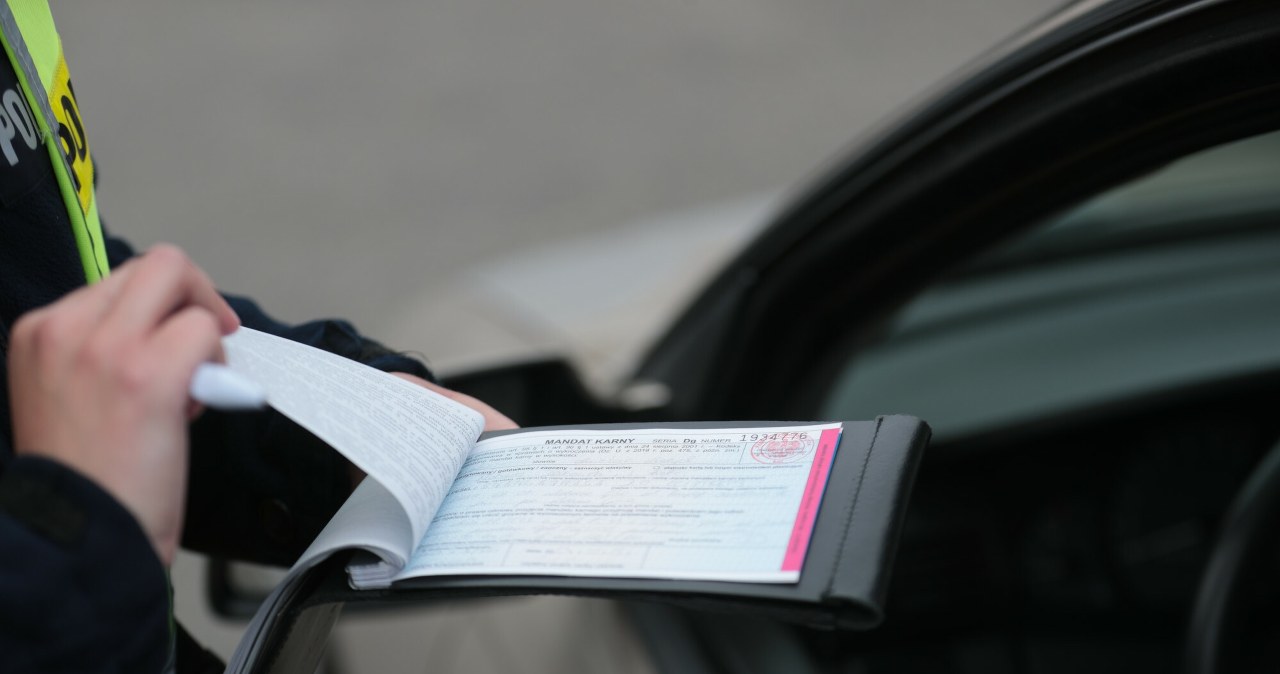 Uwaga na “rolniczy lód”. Na drogach pojawia się właśnie jesienią wiadomości,aktualności,Interia Uwaga na “rolniczy lód”. Na drogach pojawia się właśnie jesienią
