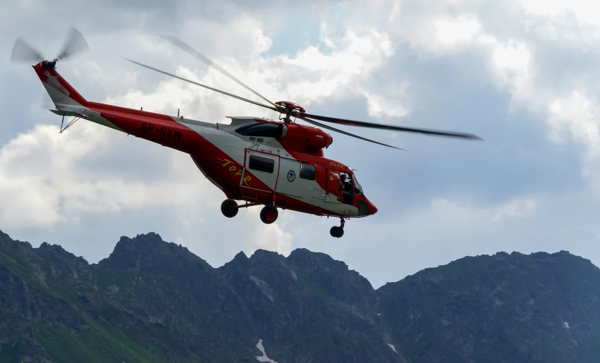 Tragiczny finał poszukiwań turysty, który we wtorek nie wrócił z wyprawy w Tatry. W środę około południa ratownicy TOPR po słowackiej stronie grani Pośredniego Goryczkowego Wierchu dostrzeli jego ciało. 