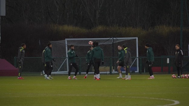 Aston Villa trenowała we wtorek, przygotowując się do nadchodzącego meczu Ligi Mistrzów UEFA z Celtikiem na Villa Park w środę wieczorem. Villa zakończy fazę ligową „Bitwą o Anglię” przeciwko Celtikowi na Villa Park, wiedząc, że mogą zdobyć miejsce w pierwszej ósemce, jeśli wygrają i inne wyniki pójdą po ich myśli.