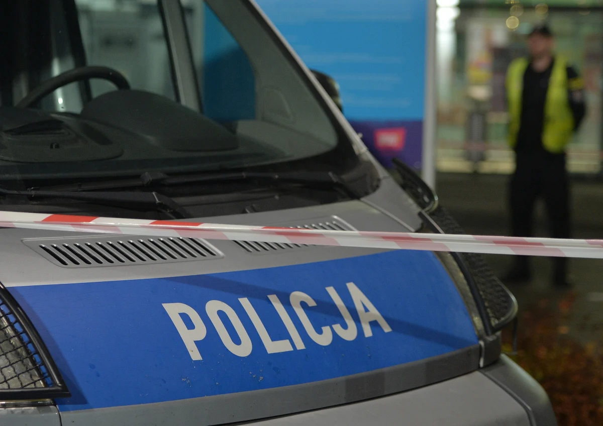 Nożownik ze Stalowej Woli, który siedem lat temu w tamtejszej galerii handlowej ranił dziewięć osób, w tym jedną śmiertelnie, musi wrócić do zakładu psychiatrycznego. Tak zdecydował dzisiaj Sąd Apelacyjny w Lublinie. Zmienił tym samym decyzję zamojskiego Sądu Okręgowego, który wypuścił mężczyznę na wolność.