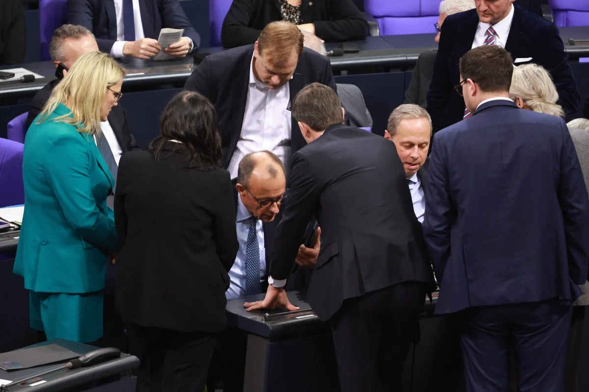 Chadecja przy wsparciu m.in. skrajnie prawicowej AfD, przeforsowała w Bundestagu zaostrzenie polityki migracyjnej. Parlament przyjął wniosek CDU/CSU, który wzywa m.in. do stałych kontroli granicznych i odsyłania na granicach osób ubiegających o azyl w Niemczech.