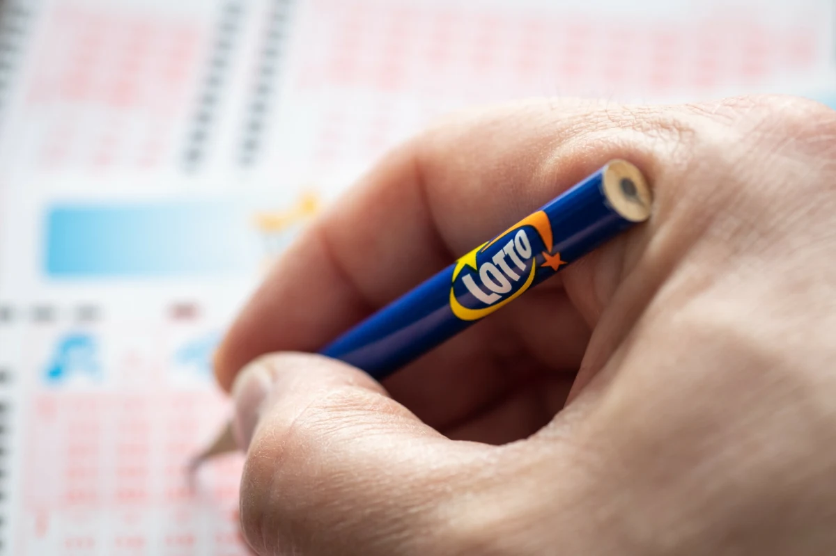 Prawie 25 milionów złotych wygrał szczęśliwiec, który rozbił kumulację w Lotto. Wiadomo, że to gracz z Pomorza. 