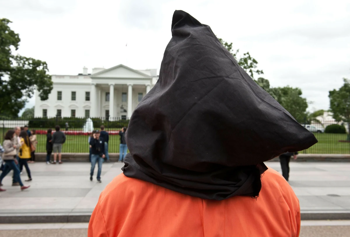 Donald Trump podpisał dekret nakazujący Pentagonowi i Departamentowi Bezpieczeństwa Krajowego Stanów Zjednoczonych przygotowanie więzienia w Guantanamo na przyjęcie tysięcy nielegalnych migrantów-przestępców.