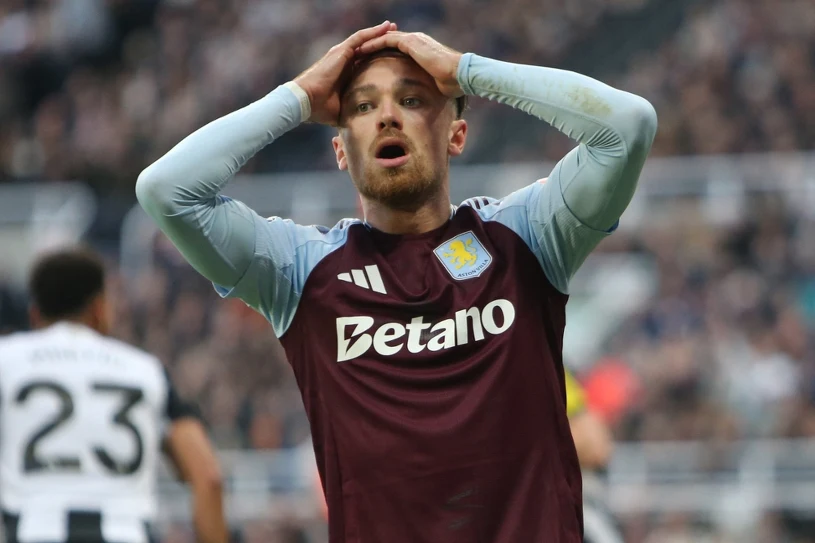 Była 78. minuta, Cash padł w polu karnym. Zszedł z boiska. Kolejny triumf