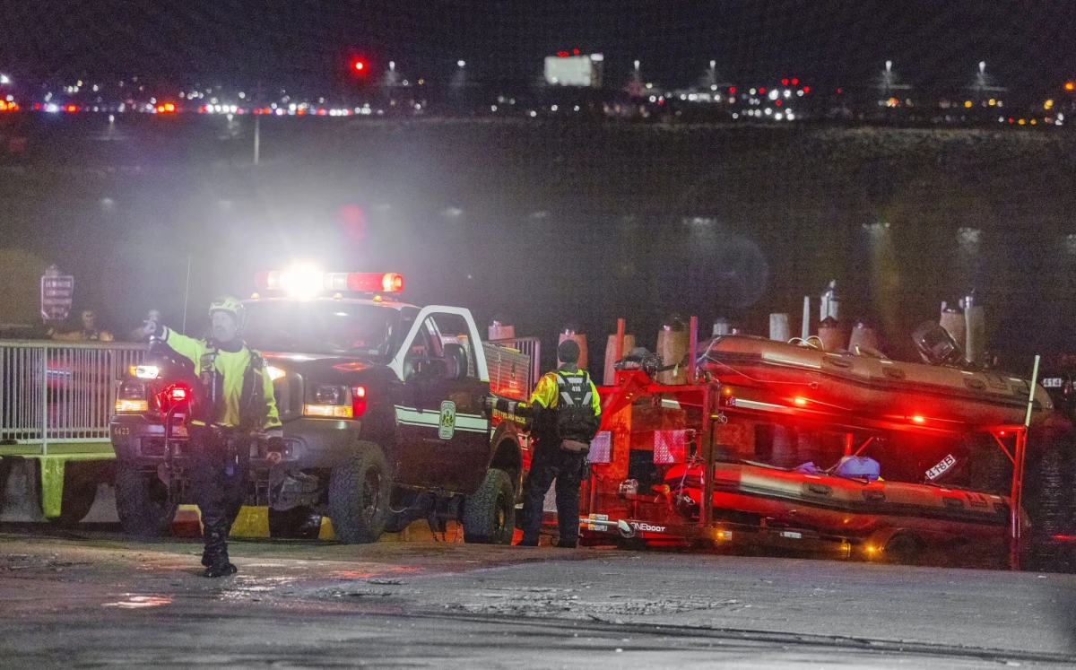 Na pokładzie samolotu pasażerskiego, który zderzył się ze śmigłowcem Black Hawk w powietrzu i spadł do rzeki niedaleko Waszyngtonu byli łyżwiarze figurowi. To m.in. Jewgienija Szyszkowa i Wadim Naumow – podają rosyjskie agencje informacyjne. Na oficjalnej konferencji, która rozpoczęła się w czwartek, chwilę przed 14 czasu polskiego, przekazano, że udało się wydobyć ciała 27 osób lecących samolotem i 1 lecącej śmigłowcem. Służby prowadzą już tylko akcję poszukiwawczą ofiar.