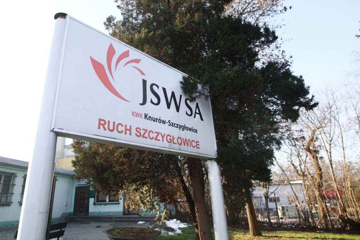 Nie żyje kolejny, czwarty górnik, który doznał ciężkich poparzeń w wypadku w kopalni Knurów-Szczygłowice. Zmarły górnik to jeden z kilkunastu poszkodowanych. 