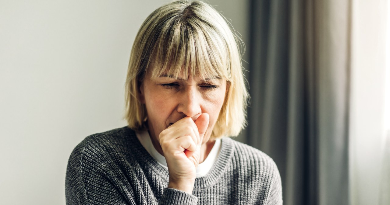 Zakaźna choroba, która trwa tygodniami. Może uszkodzić płuca lub wywołać udar