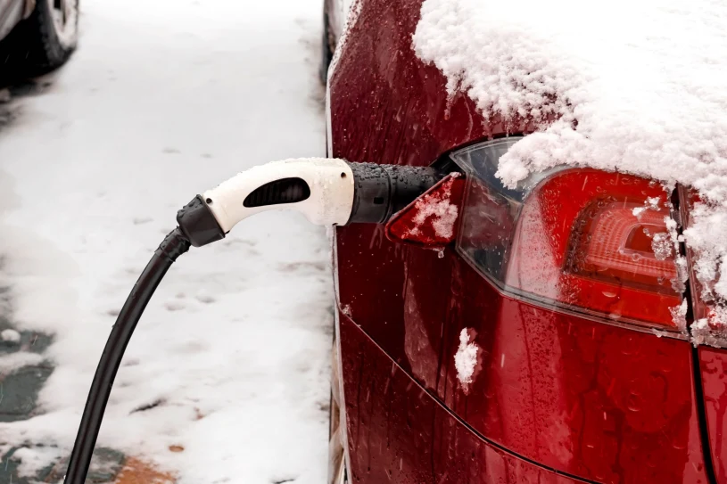 Jak gwałtownie zimą da się naładować elektryka? Test z Norwegii zaskakuje