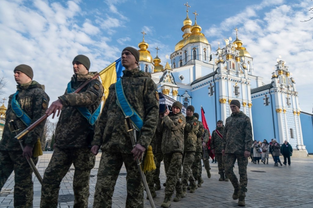 W Kijowie pożegnano Polaka Filipa Antosiaka, który poległ pod Pokrowskiem / fot. SERGEY DOLZHENKO / PAP/EPA SERGEY DOLZHENKO