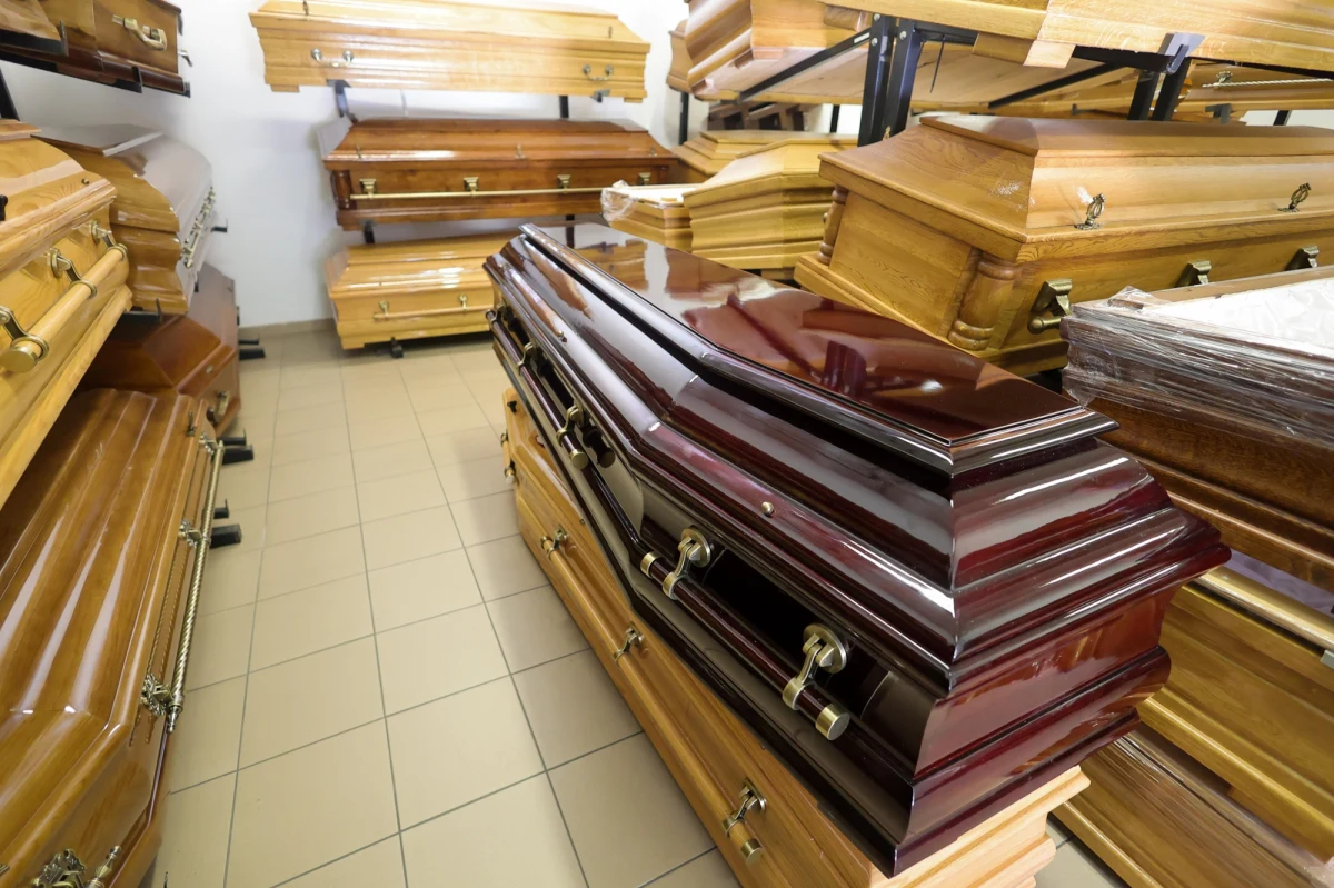 Na posiedzeniu Stałego Komitetu Rady Ministrów zaakceptowano dziś projekt ustawy w sprawie podniesienia zasiłku pogrzebowego. Po zmianie miałby on wynosić 7 tysięcy złotych i podlegać waloryzacji. 