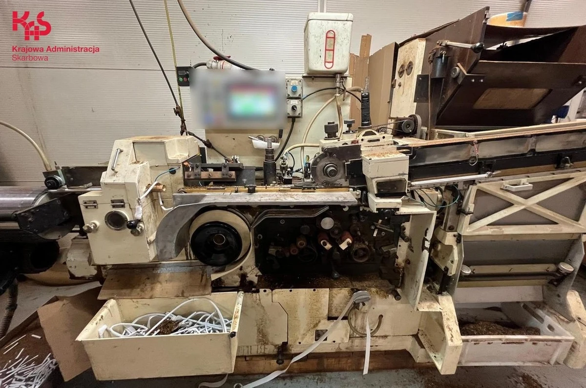 Lidera grupy przestępczej trudniącej się nielegalną produkcją papierosów na wielką skalę oraz czterech członków tej grupy zatrzymali funkcjonariusze Centralnego Biura Śledczego Policji oraz Krajowej Administracji Skarbowej - informuje reporter RMF FM. Działania przeprowadzono na zlecenie pomorskiego wydziału Prokuratury Krajowej. 