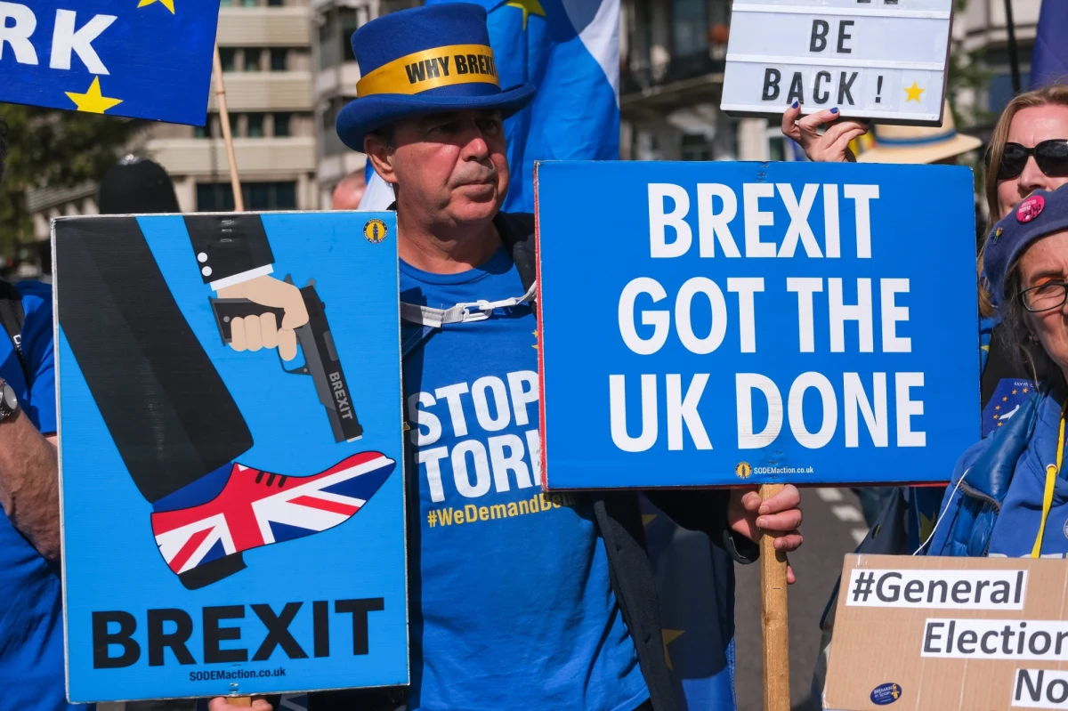 55 proc. Brytyjczyków uważa, że brexit był błędną decyzją, a 62 proc. obywateli uznaje, że był on raczej nieudany – tak wynika z najnowszych sondaży ośrodka YouGov. O północy z piątku na sobotę minie pięć lat, odkąd Wielka Brytania oficjalnie opuściła Unię Europejską. 