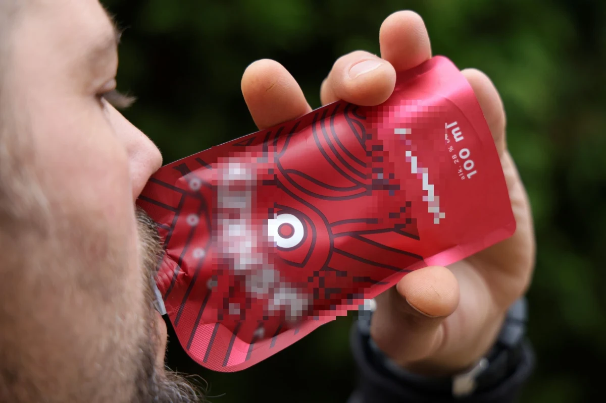 Weszły w życie przepisy zakazujące wprowadzania do obrotu napojów spirytusowych w tzw. alkotubkach - poinformował resort rolnictwa. Jak dodano, ze względu na postulaty producentów, wprowadzono 30-dniowy okres przejściowy. Tym samym handlować "alkotubkami" będzie można maksymalnie do 28 lutego.