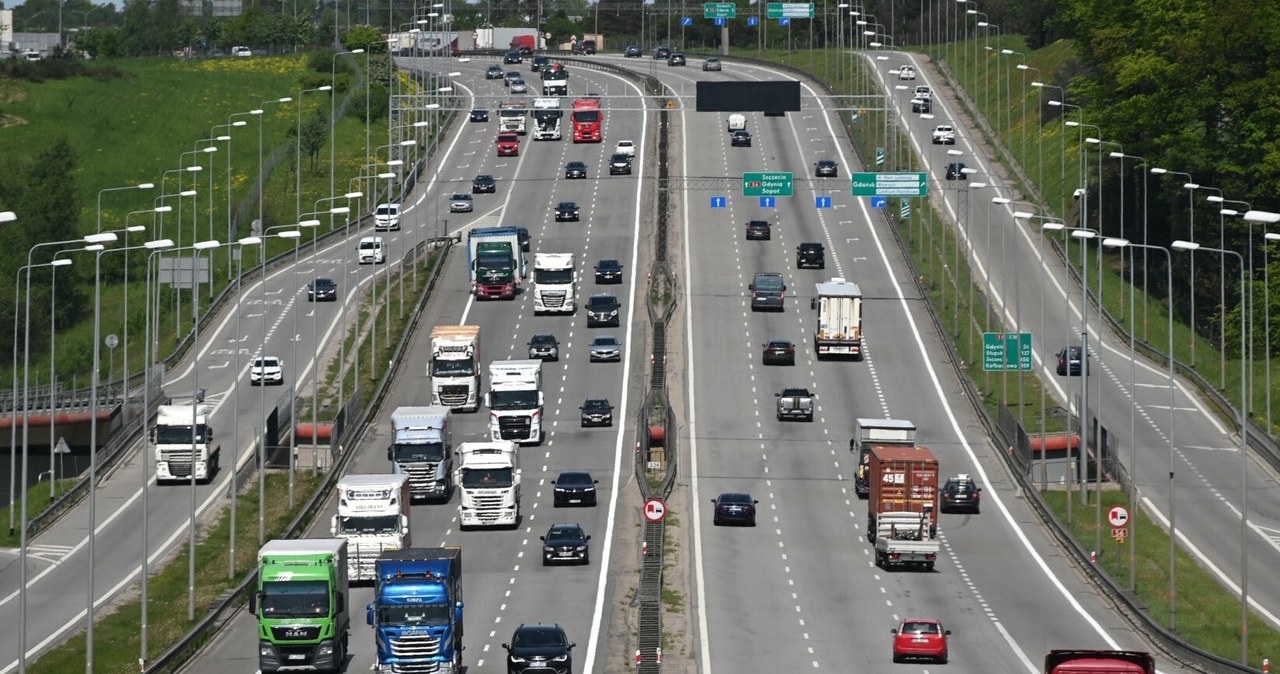 Po Polsce jeździ się coraz lepiej. Mamy 5300 km szybkich dróg, a budowy trwają wiadomości,aktualności,Interia Po Polsce jeździ się coraz lepiej. Mamy 5300 km szybkich dróg, a budowy trwają