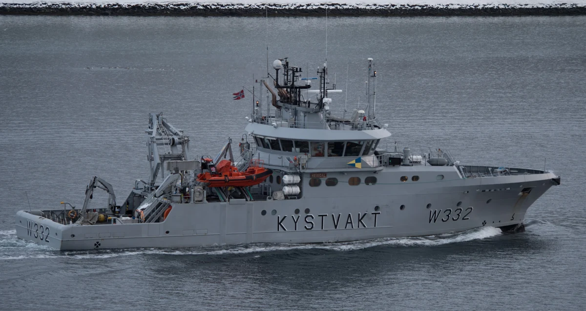 Statek, którego załoga jest podejrzewana o udział w uszkodzeniu podmorskich kabli na Bałtyku, zatrzymała w piątek norweska straż przybrzeżna. Jednostka pływa pod banderą norweską. Zatrzymano ją w porcie w Tromsoe. Wszyscy członkowie załogi to Rosjanie.