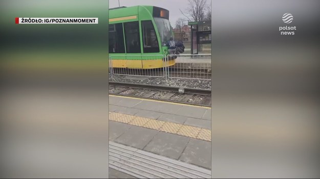 W czasie ferii dzieci się nudzą i zdarza się, że wpadają na mało bezpieczne pomysły. Młodzi ludzie w Poznaniu jeżdżą tramwajami, tyle że na tylnych zderzakach. Wszystko nagrywają i chwalą się wrzucając do sieci. Do głowy chyba żadnemu nie przyjdzie, że taka zabawa może skończyć się tragicznie. Materiał dla "Wydarzeń" przygotował Błażej Filipiak.