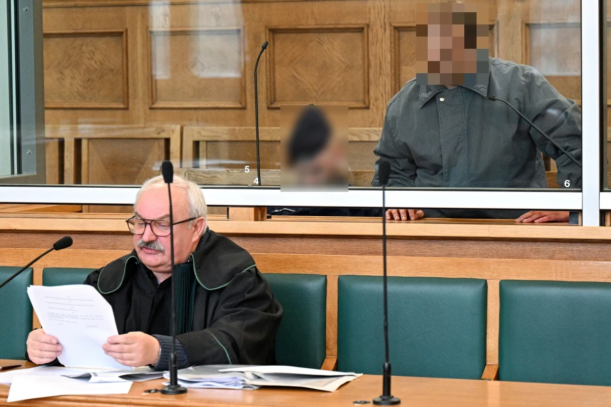 Rozpoczął się proces sądowy przeciwko Sylwestrowi M., który jest oskarżony o zabójstwo ze szczególnym okrucieństwem. Podpalił nieznajomego 36-letniego mężczyznę na przystanku tramwajowym w Łodzi. Oskarżony nie przyznał się do zbrodni i odmówił składania wyjaśnień. Grozi mu nawet dożywocie.